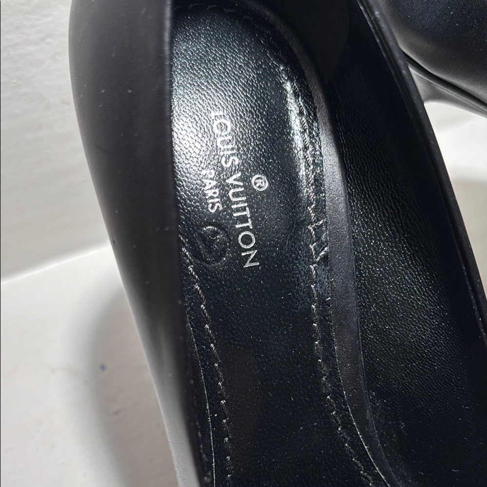 Louis Vuitton Black and Silver High Heels Size 4.5 US or Size 34. - Picture 3 of 17